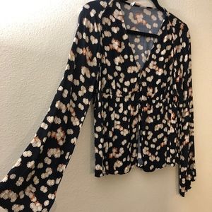 Zara Daisy Blouse w/ Semi Bell Sleeve (M)